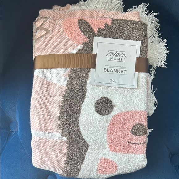 New Cute Pink and White Hedgehog Throw - Picture 1 of 5
